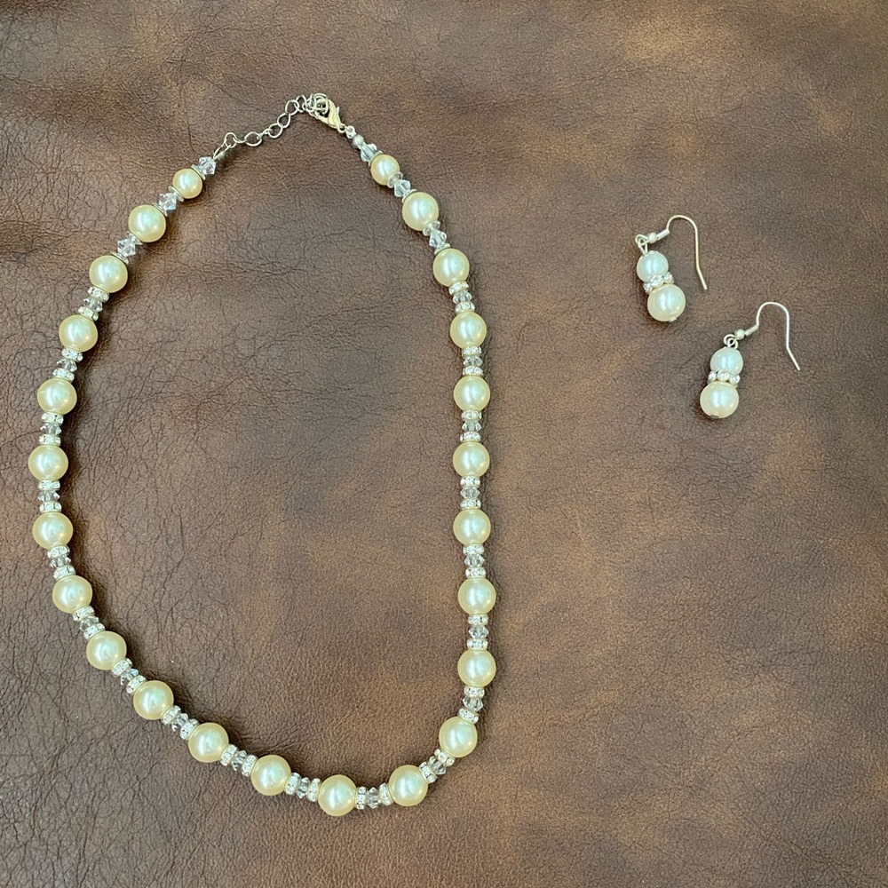 Pearl necklace and earrings matching set